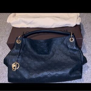 LOUIS VUITTON 

Monogram Empreinte Artsy MM